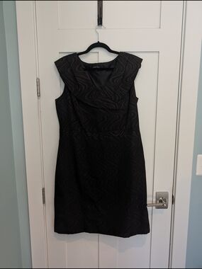 Elegant Tahari Arthur S. Levine Black Sleeveless Sheath Dress